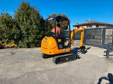 E272- Escavatore 18 q JCB 8018 allargabile