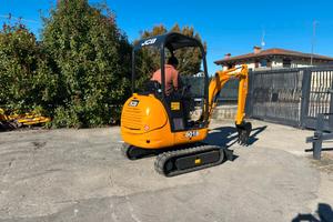 E272- Escavatore 18 q JCB 8018 allargabile