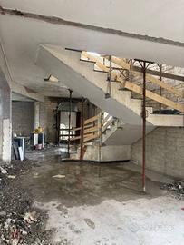 Immobile di 530 m² con 2 locali a Giugliano in Cam