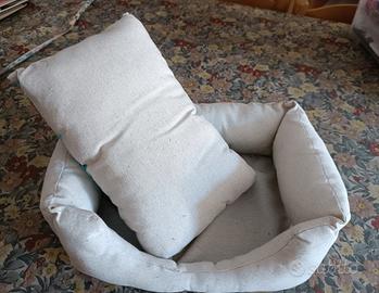 Divanetto artigianale per cani e gatti.