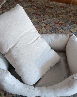 Divanetto artigianale per cani e gatti.