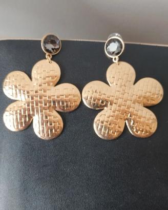 Eleganti orecchini Max Mara in acciaio 