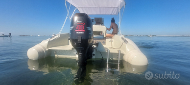 Gommone Flyer 484 con carrello omologato