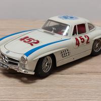 Modellino Mercedes 300SL Gullwing 1954 Burago 1/18