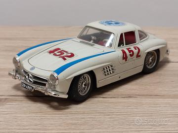 Modellino Mercedes 300SL Gullwing 1954 Burago 1/18