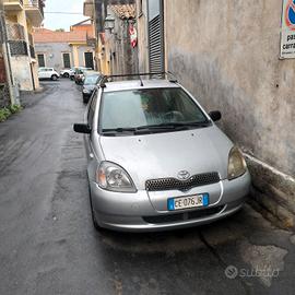 auto Toyota Yaris 