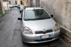auto Toyota Yaris 