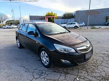 Opel Astra Sports Tourer 2011 cdti
