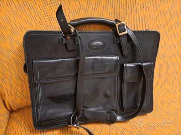 cartella in pelle nera