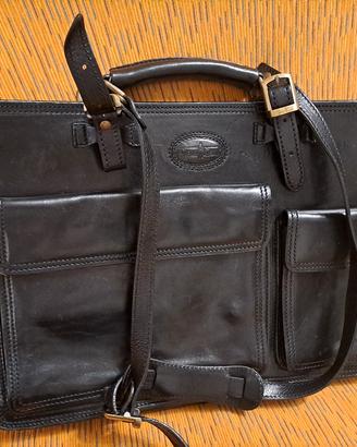cartella in pelle nera