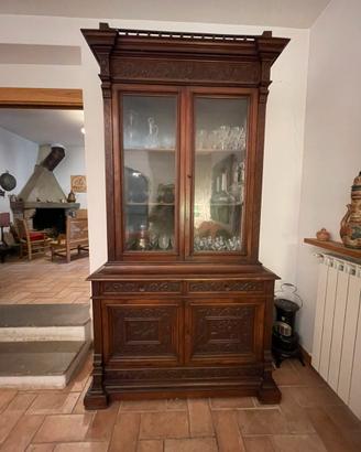 credenza antica con vetrina neorinascimentale