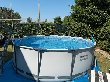 Piscina esterno da giardino