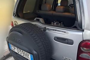 3.700€ Jeep Cherokee