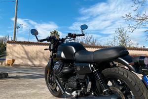 Moto guzzi v7 iii stone night pack
