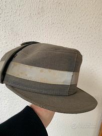 Elmetto berretto militaria forze di polizia?