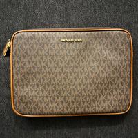 MICHEAL KORS POCHETTE/Porta Tablet