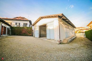 Affitta un intero magazzino o uno spazio per auto