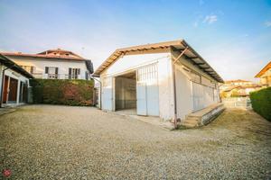 Affitta un intero magazzino o uno spazio per auto