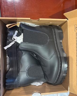 DR MARTENS