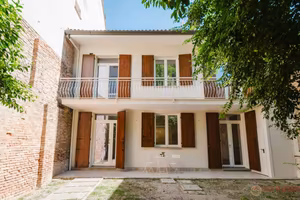 Casa indipendente di 133 m² con 5 locali a Cento