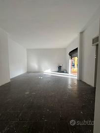 Locale commerciale fronte strada cod. lc089