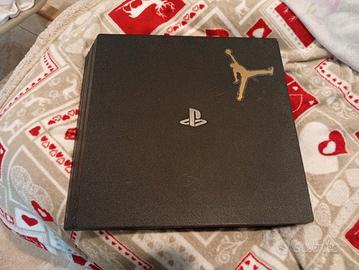  PlayStation 4 con i giochi 