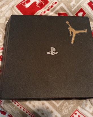 PlayStation 4 con i giochi 