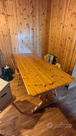 Tavolo stile baita con sedie coordinate