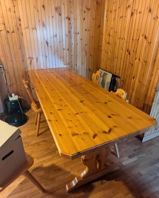 Tavolo stile baita con sedie coordinate