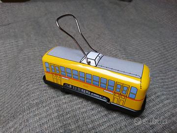 Tram in latta tipo 6000 (Tokio) con carica a molla