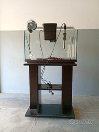 Acquario con mobile e accessori 