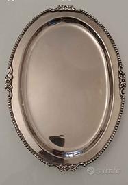 Vassoio ovale vintage argentato con bordo decorato