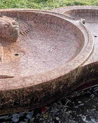 Fontana in marmo rosso verona