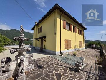 Villa di 417 m² con 4 locali a Palanzano