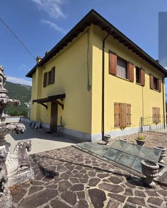Villa di 417 m² con 4 locali a Palanzano