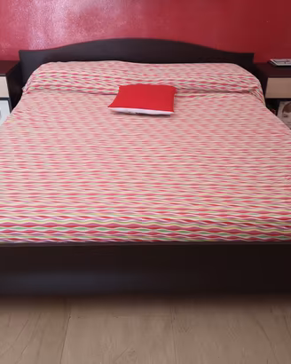 Camera da letto. No doghe e materasso. 