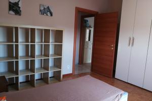 Singola con balcone per ragazza RHO