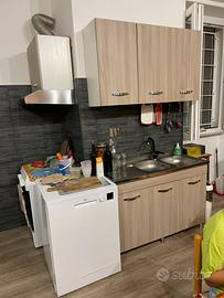 Cucina completa di mobili elettrodomestici