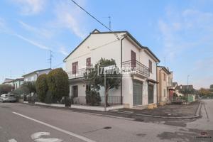 CASA INDIPENDENTE CON GARAGE E TERRAZZO!!