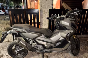 X-Adv750