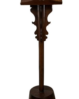 leggio di legno di noce della II metà del 1500