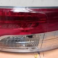 Fanale posteriore destro Toyota Avensis sedan 