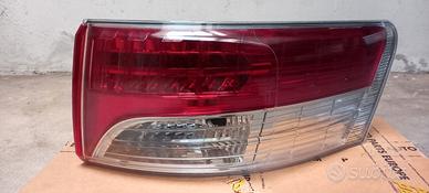 Fanale posteriore destro Toyota Avensis sedan 