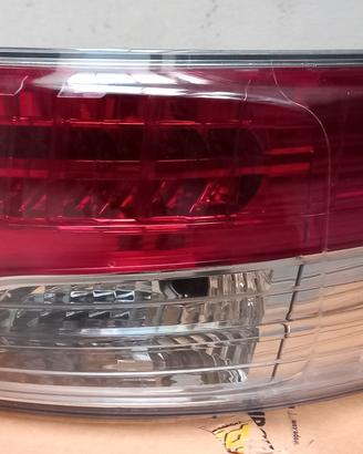 Fanale posteriore destro Toyota Avensis sedan 