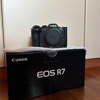 Canon R7