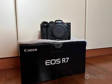 Canon R7