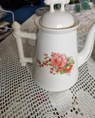 Caffettiera e lattiera antiche