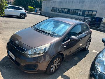 kia rio 3^serie  1.1 crdi 2013 adatta neopatentati