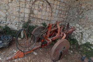 Aratro a traino idraulico