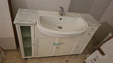 Mobile bagno completo di lavabo